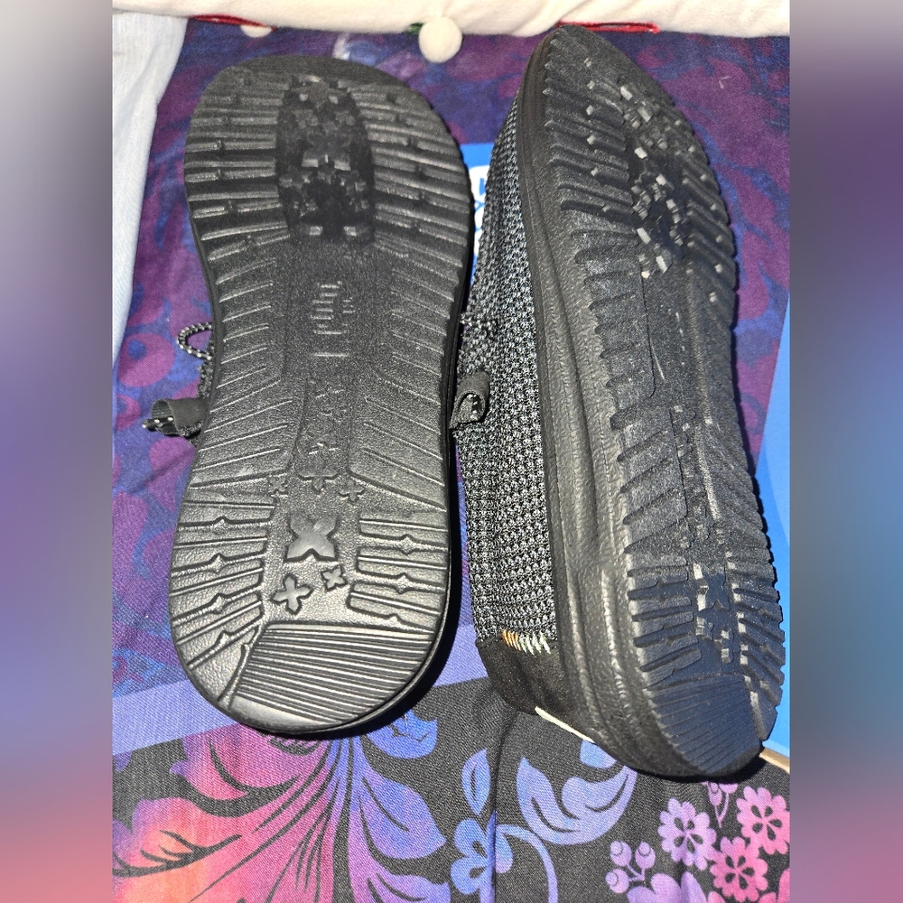 Hey Dudes size 9 mens